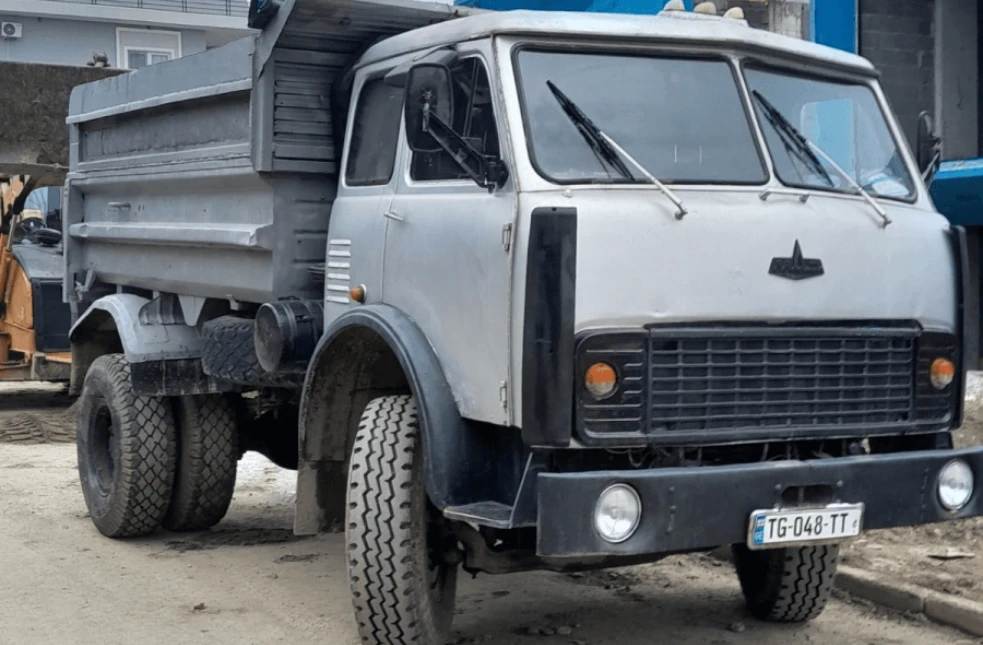 ნაგვის გატანა თვითმცლელით