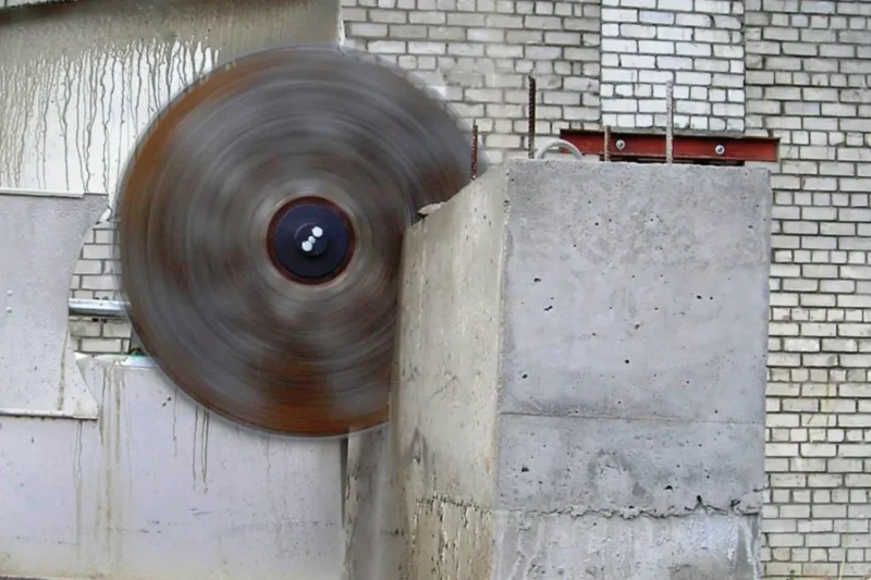 ბეტონის ჭრა — კედლის საჭრელი მანქანით ბეტონის ჭრა