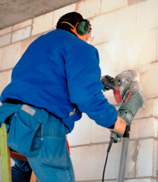 შტრაფების ამოჭრა — ალმასური ხერხით ბეტონის ფილაში