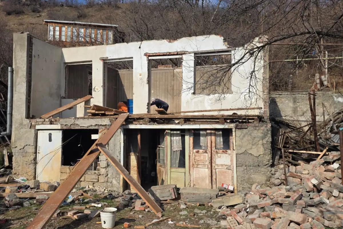 saxlis demontaji - house demolition service in Tbilisi