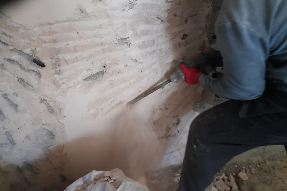 Демонтаж штукатурки - снятие штукатурки в Тбилиси