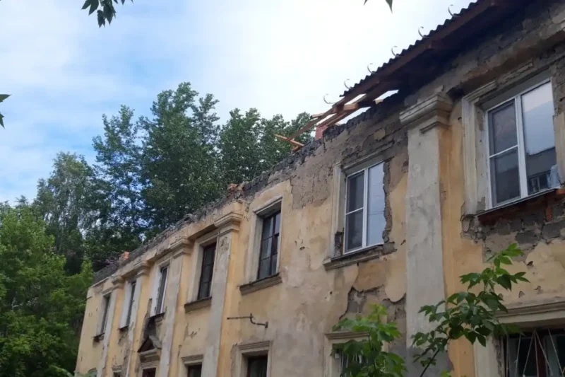 ძველი ავარიული სახლის დემონტაჟი