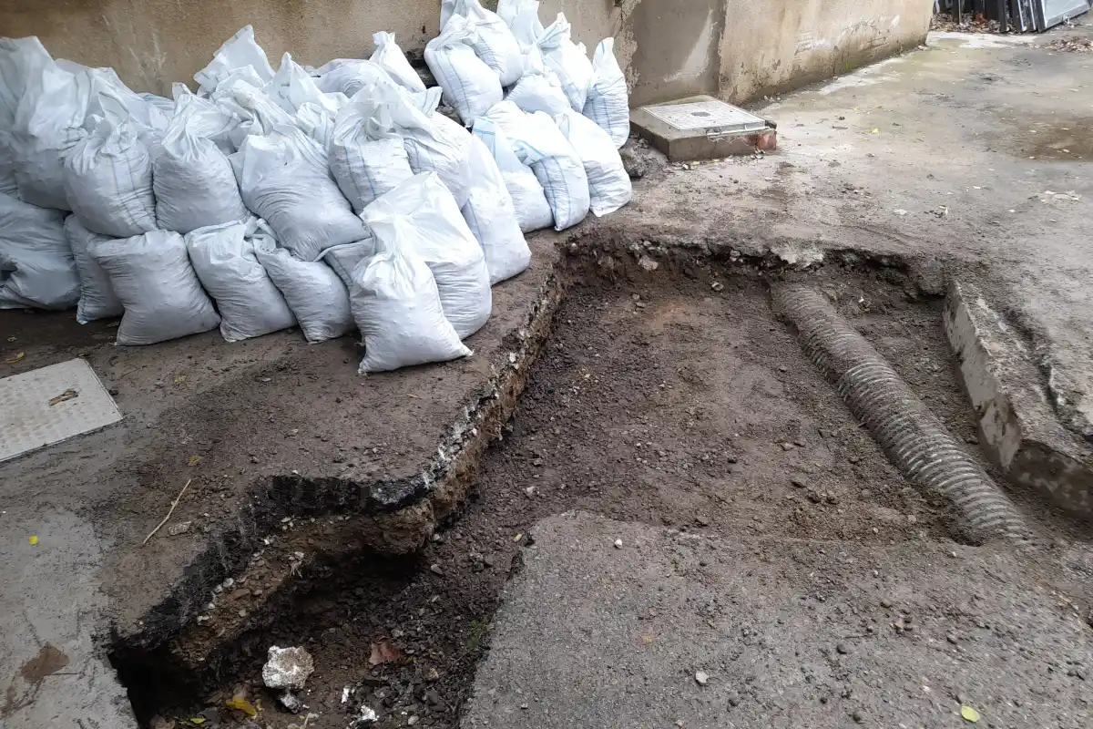 ასფალტის დემონტაჟი - საგზაო ასფალტის საფარის მოხსნა