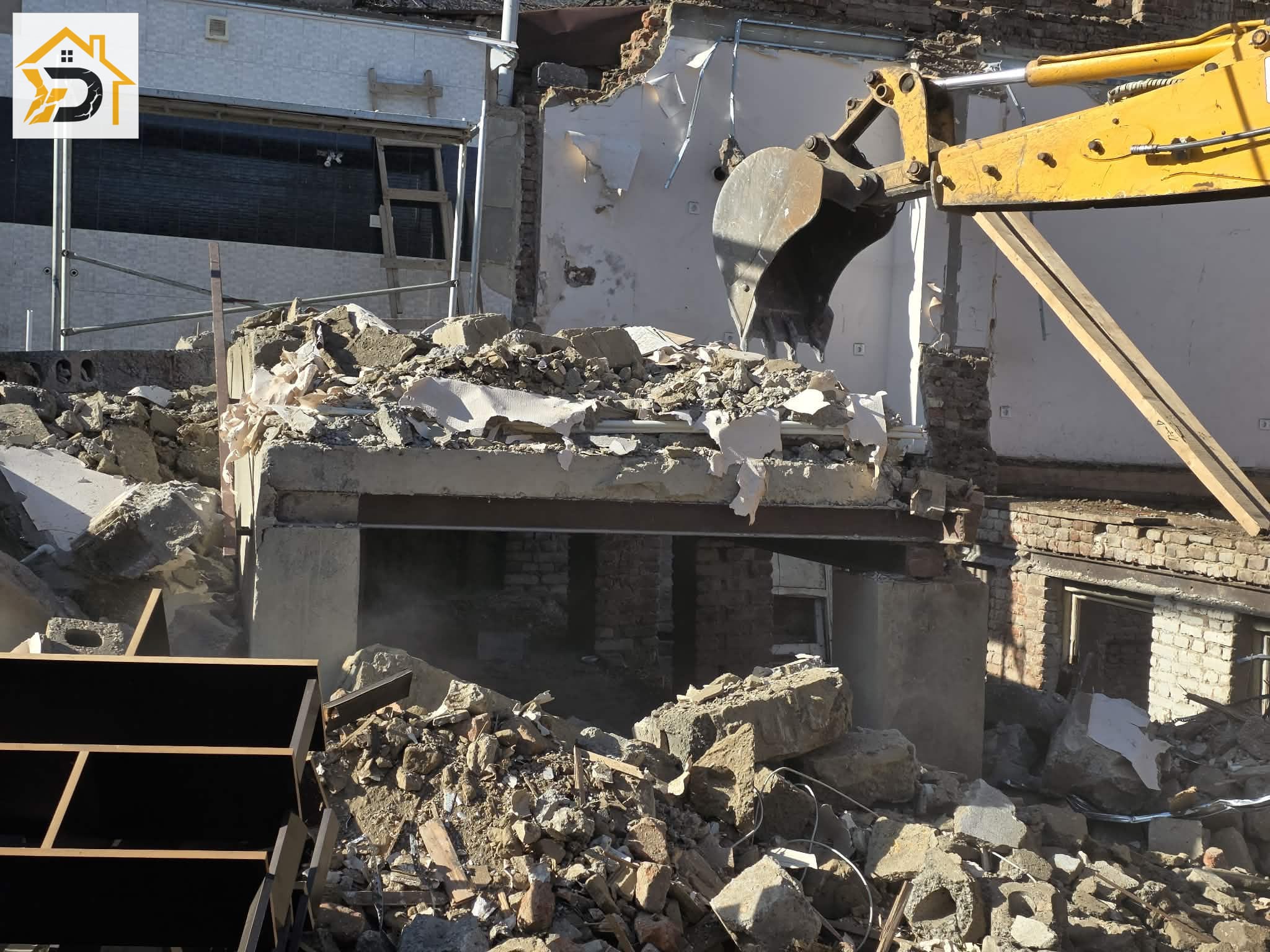 გარე დემონტაჟი — ნაგებობის სრული დაშლა ტერიტორიის გასათავისუფლებლად