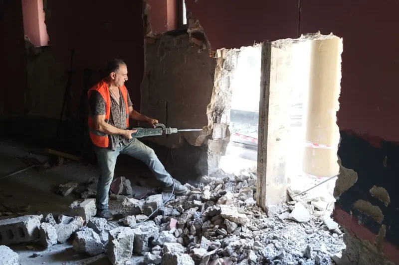 ბლოკის და აგურის კედლის დემონტაჟი