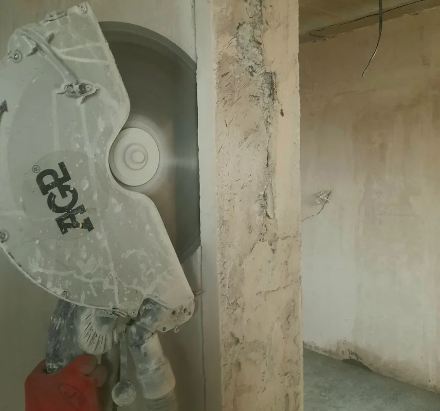 კედლის ჭრა - ბეტონის კედლის ჭრა ალმასური ხერხით