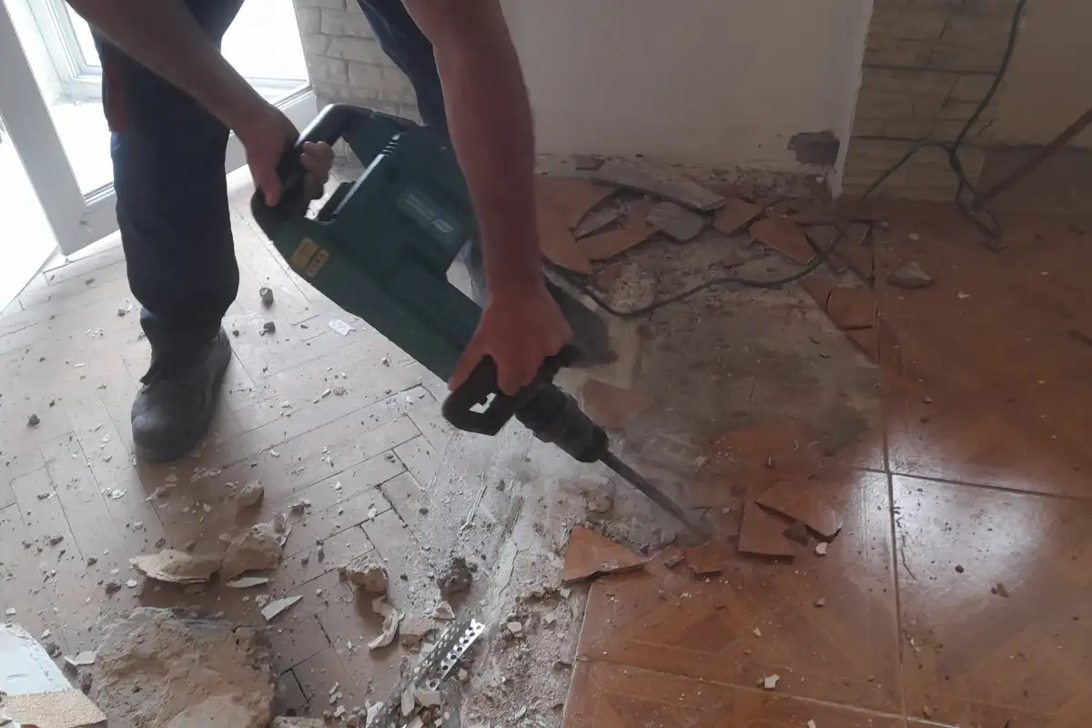 მეტლახის დემონტაჟი - ძველი მეტლახის ფილების მოხსნა