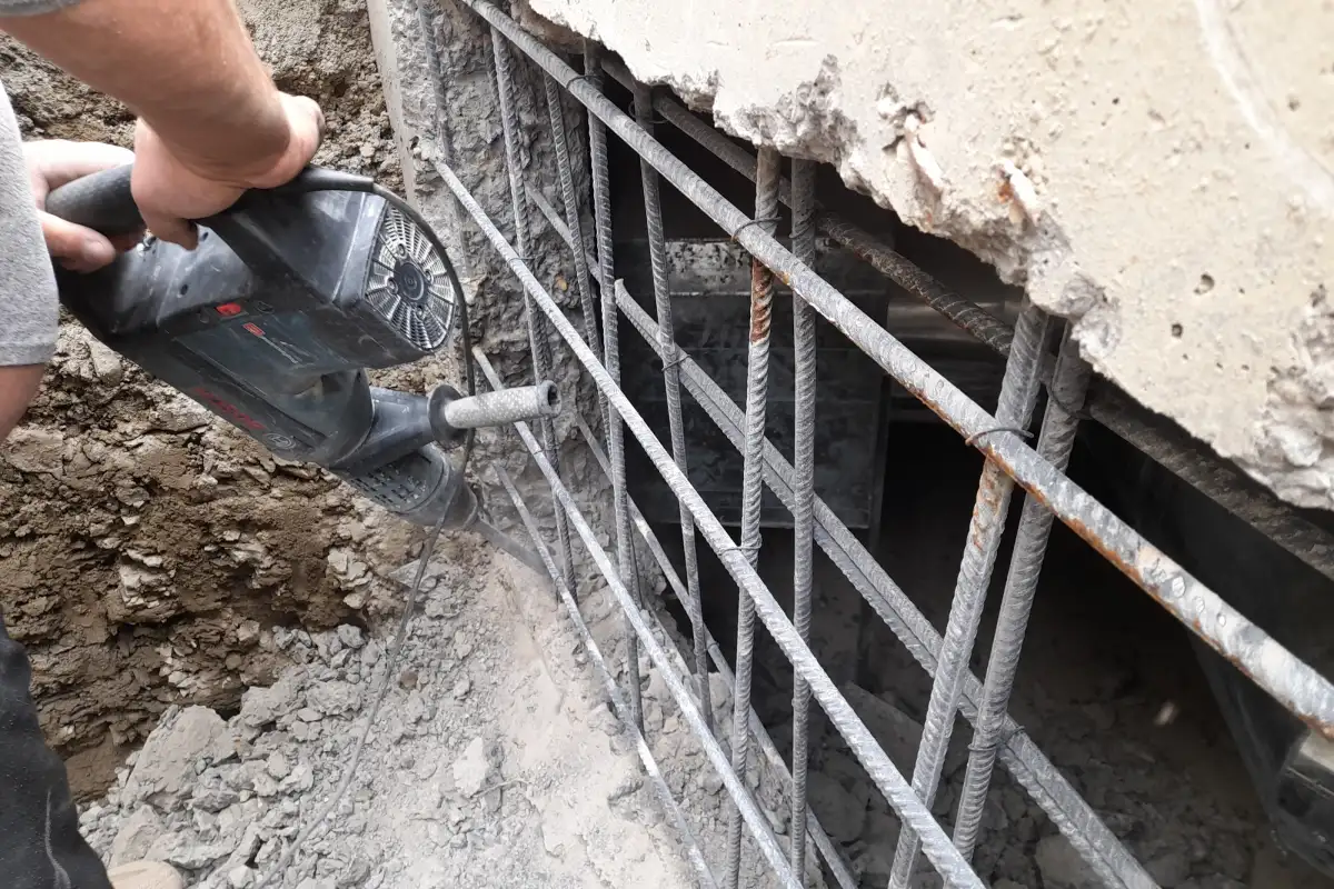 პერფორატორით დანგრევა - კედლების დაშლა პერფორატორით