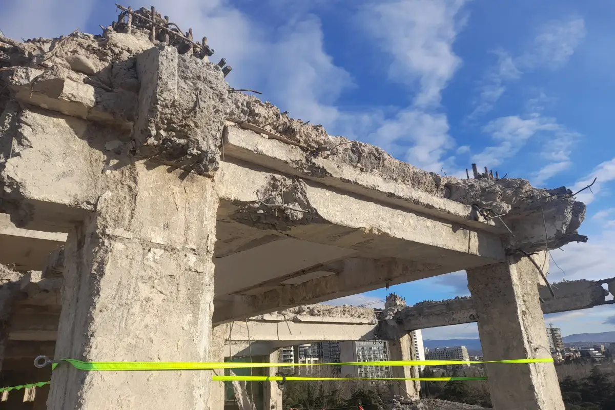 რიგელის დემონტაჟი - რკინა-ბეტონის რიგელის დაშლა