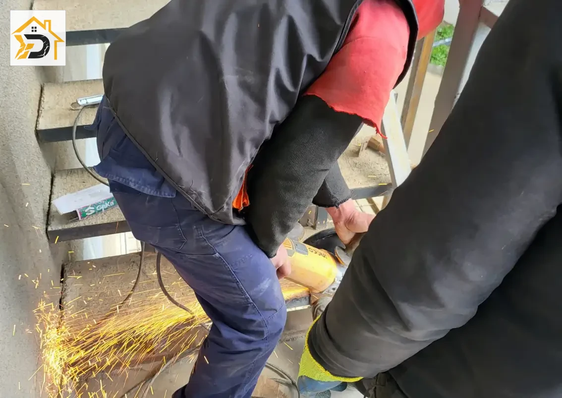 კიბის დემონტაჟი — შველერების მოხსნა ზემოდან ქვემოთ