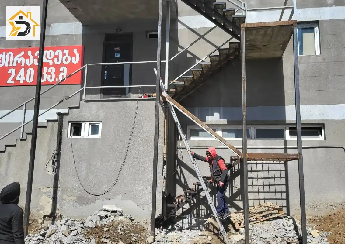 კიბის დემონტაჟი — რკინაბეტონის კიბის ჭრის პროცესი