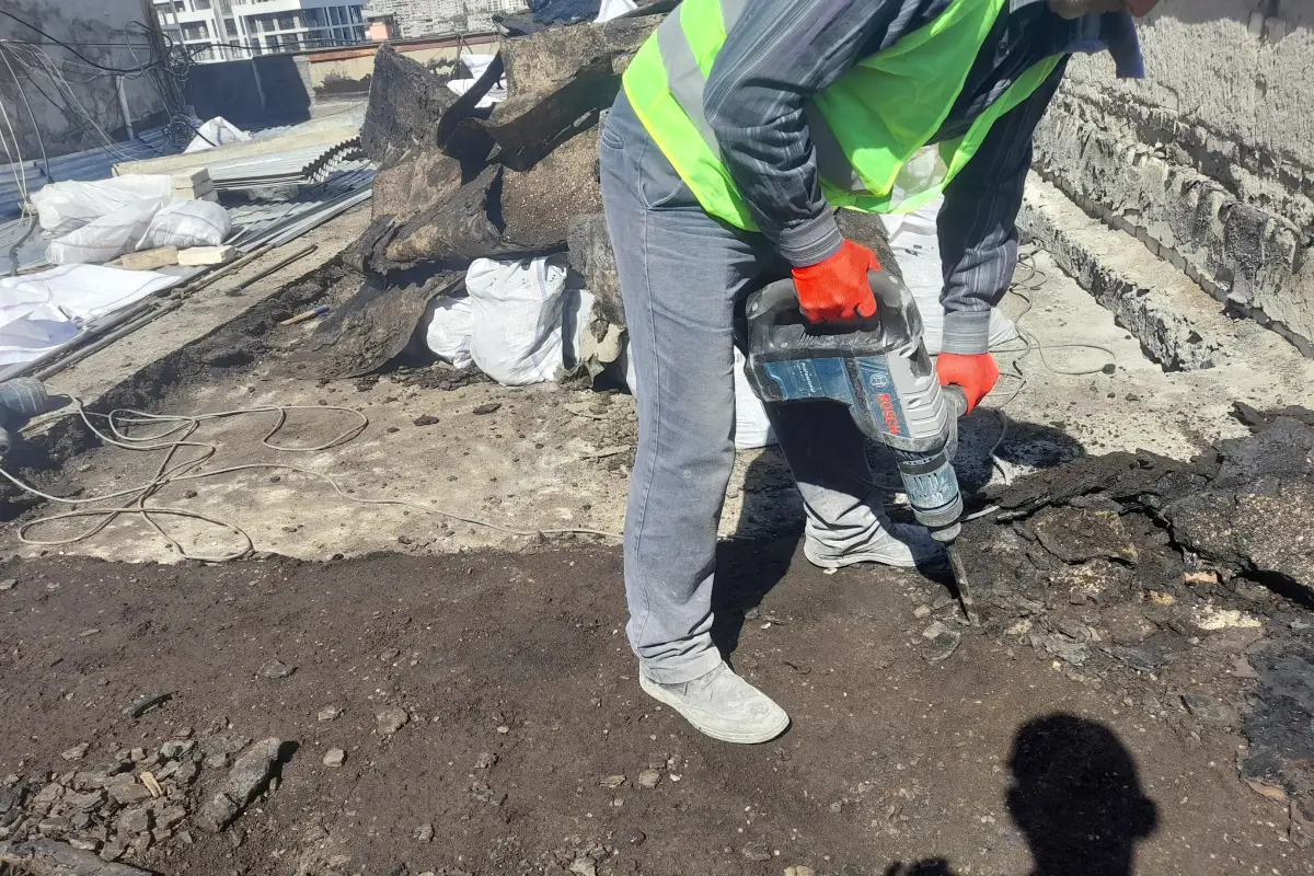 ტოლის მოხსნა - ჰიდროიზოლაციის ძველი ფენების მოცილება