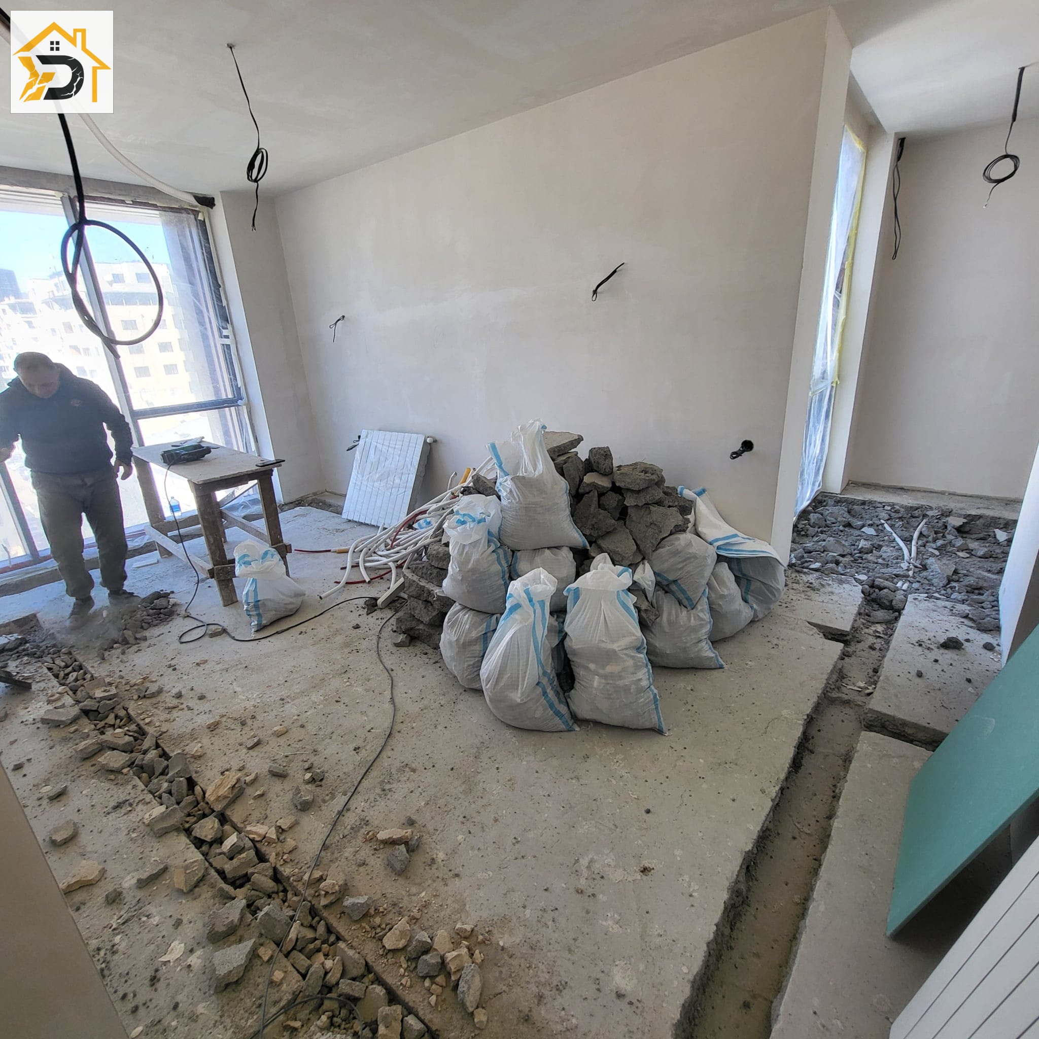 შიდა დემონტაჟი — ბინის ტიხრების და ძველი კონსტრუქციების მოხსნა