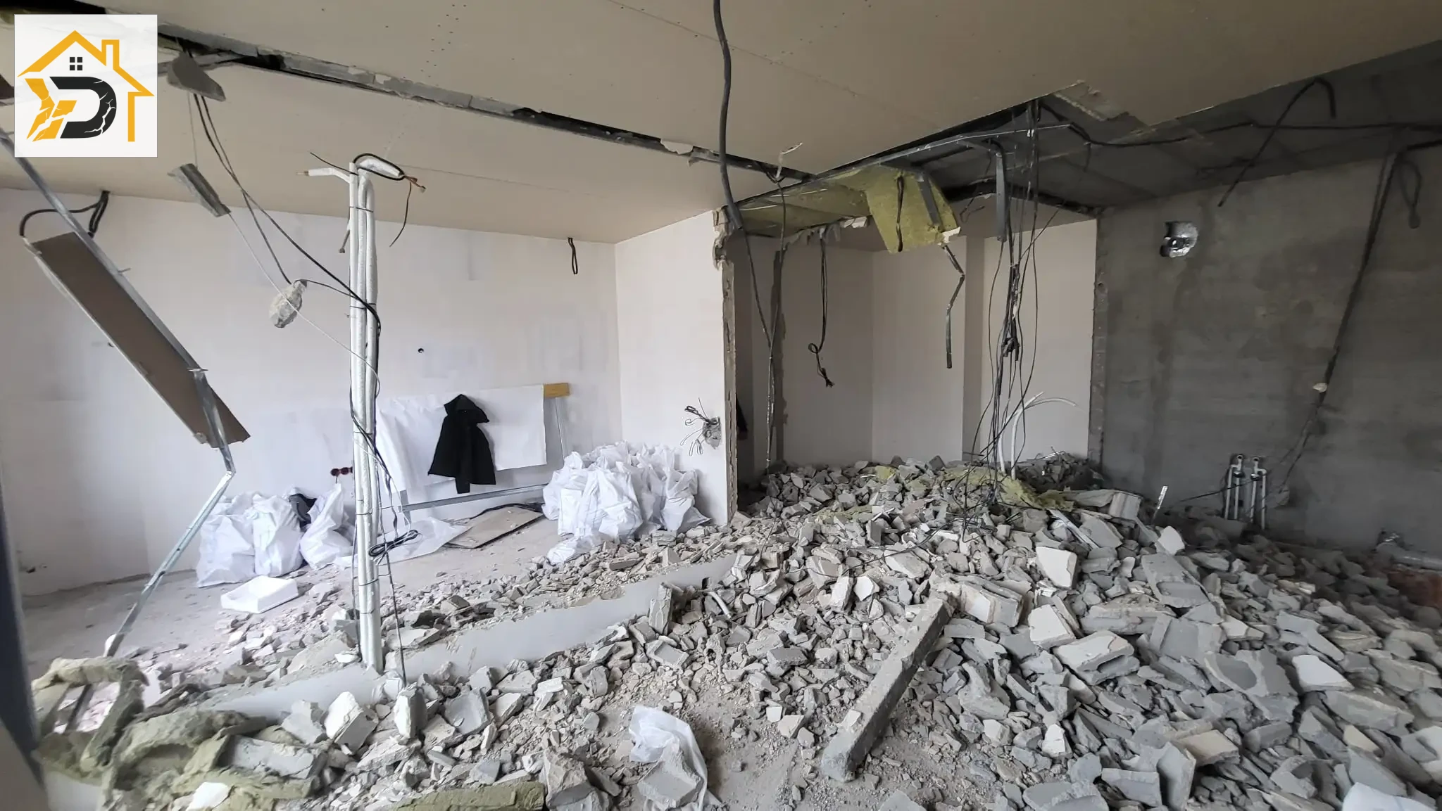 კედლების დანგრევა - შიდა კედლების დემონტაჟი ბინაში